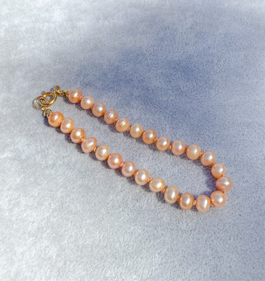 Blush Pearl 14K Gold Bracelet Timeless elegance – handcrafted with love and detail